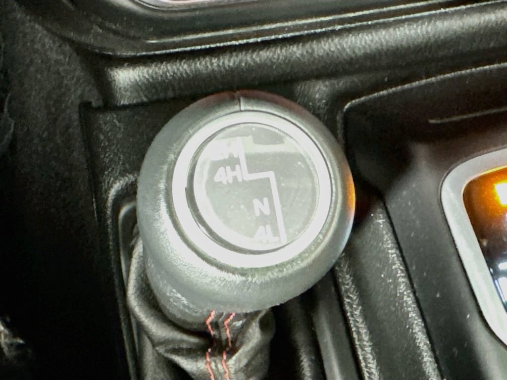 Used 2018 Jeep Wrangler Unlimited Rubicon AWD/4WD image 16