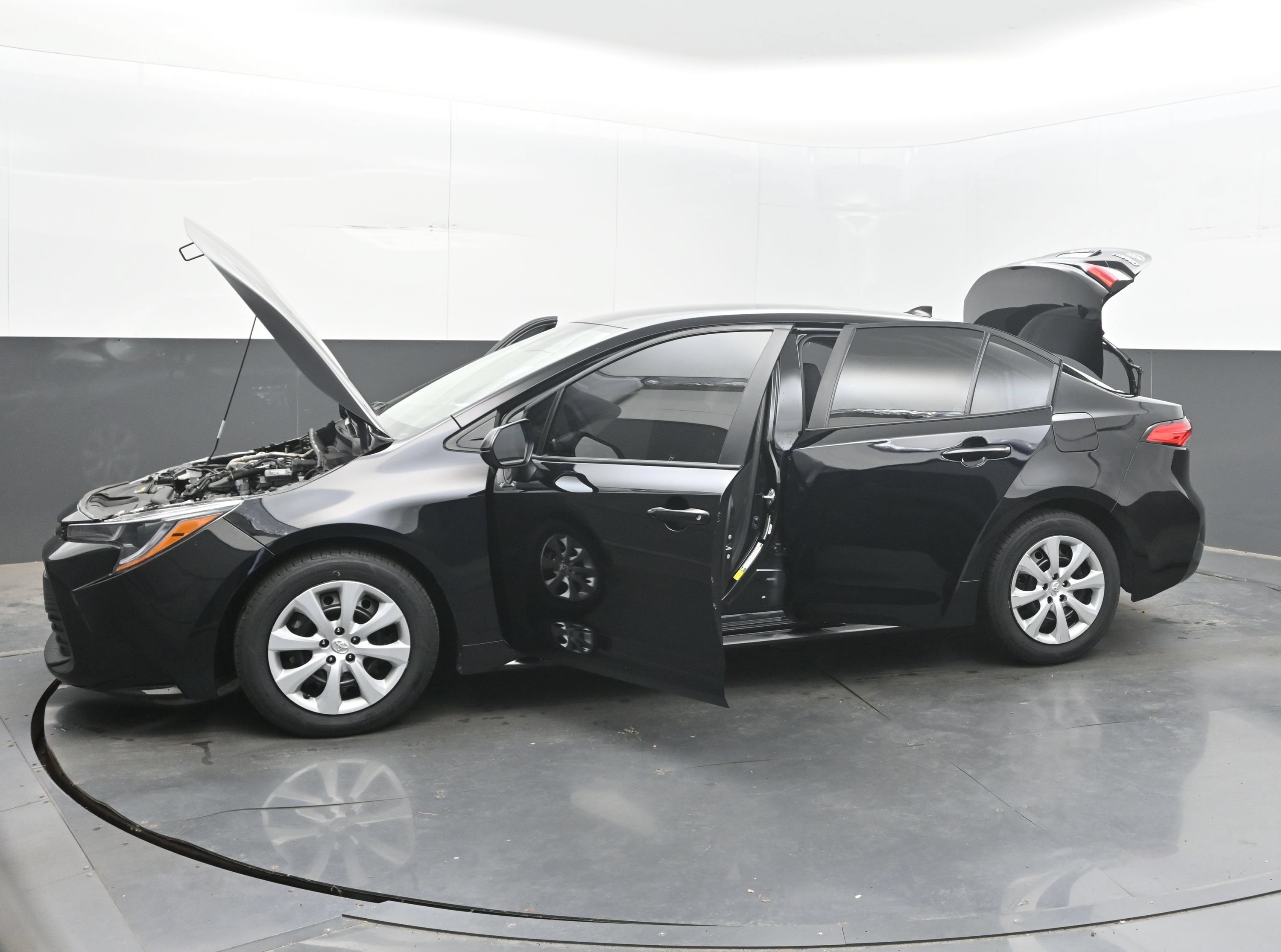 Used 2025 Toyota Corolla LE FWD image 42
