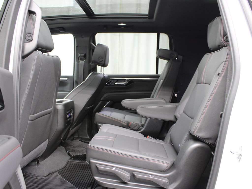 Used 2026 Chevrolet Suburban RST w/ Comfort Package AWD/4WD image 13