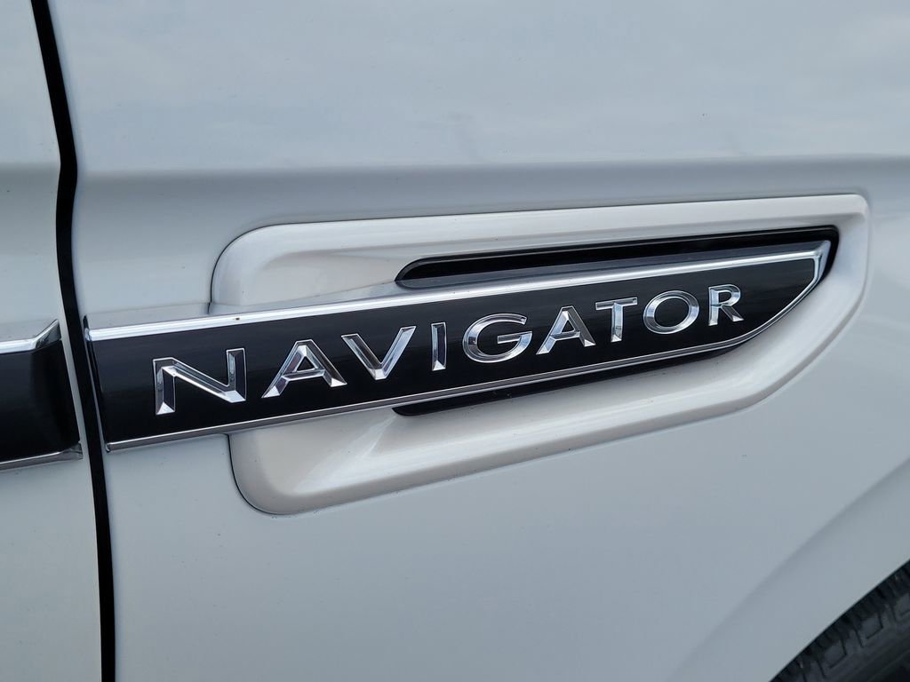 Used 2020 Lincoln Navigator Black Label w/ Cargo Convenience Package AWD/4WD image 6