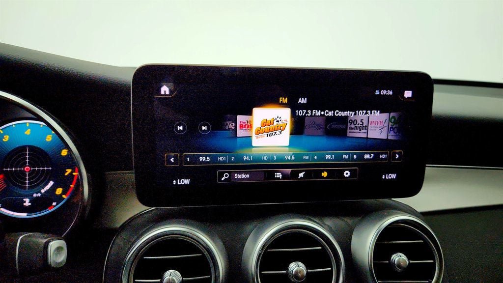 Used 2021 Mercedes-Benz GLC 300 w/ Multimedia Package image 17