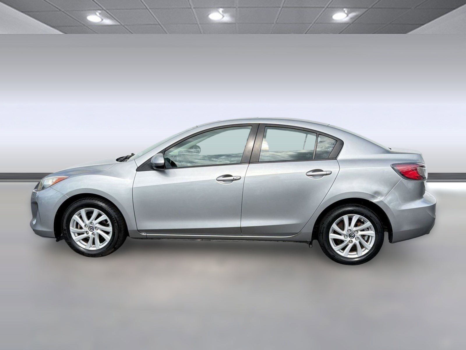 Used 2013 MAZDA MAZDA3 i Touring w/ Preferred Equipment Pkg FWD image 2
