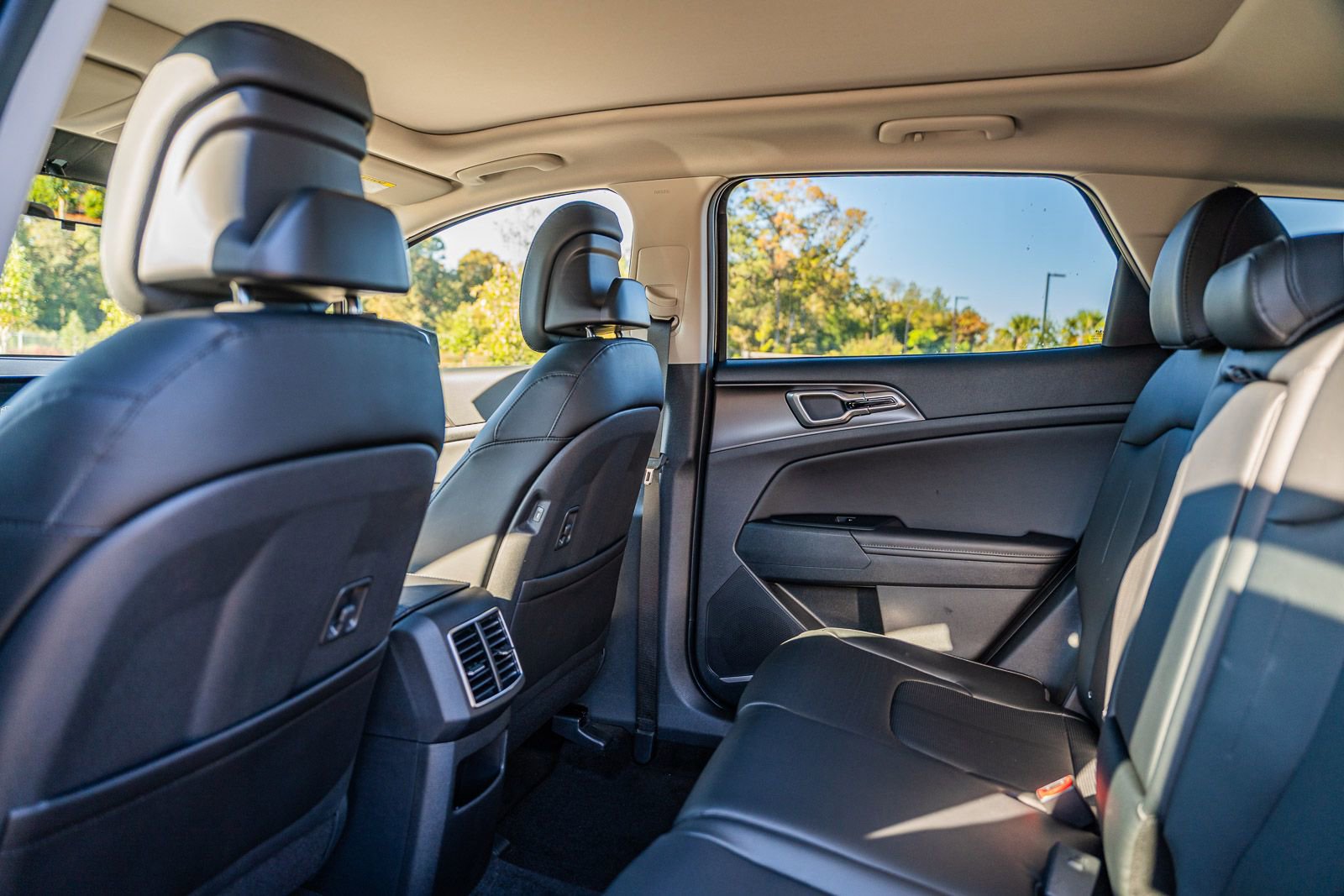 New 2026 Kia Sportage EX w/ EX Panorama Roof Package image 13