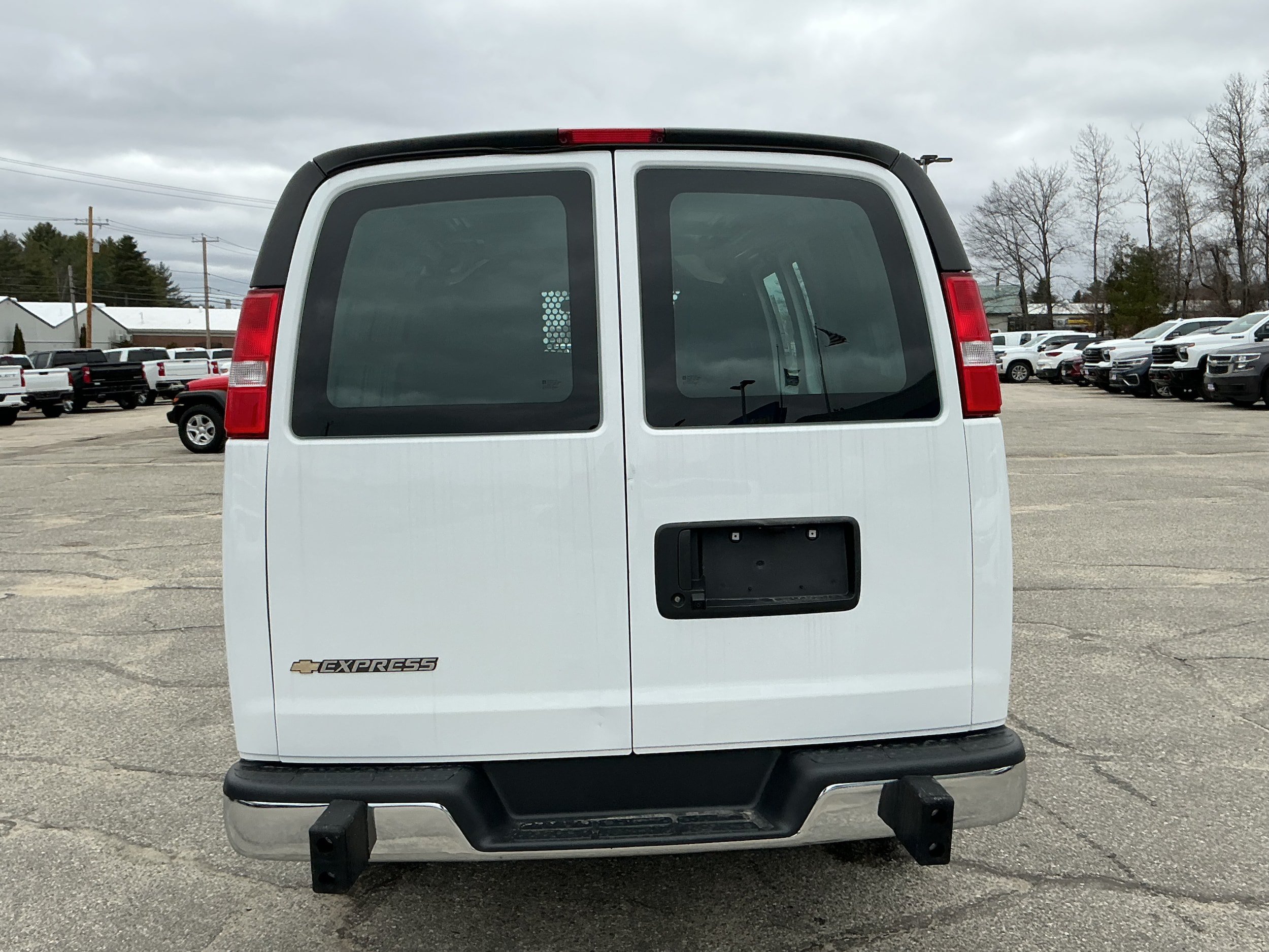 Certified 2024 Chevrolet Express 2500 w/ Driver Convenience Package RWD image 3