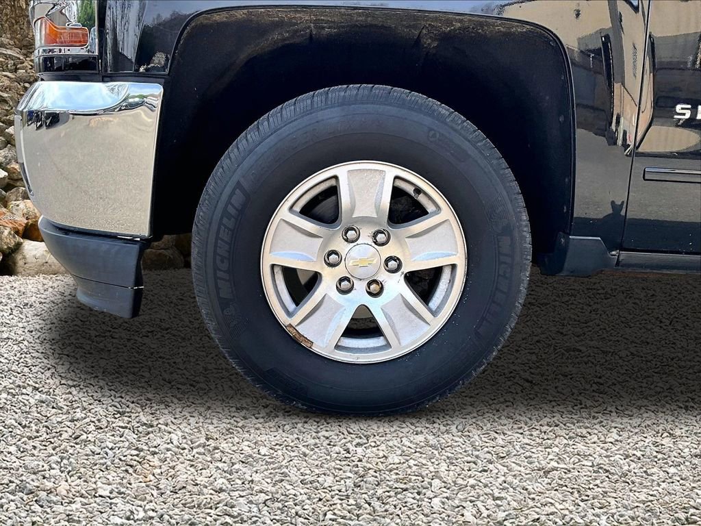 Used 2017 Chevrolet Silverado 1500 LT w/ All Star Edition AWD/4WD image 9