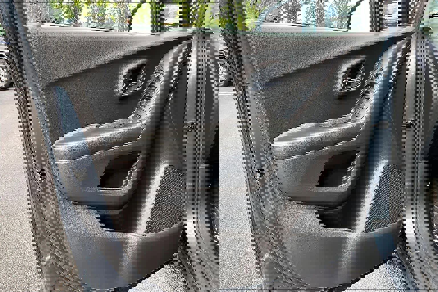 Used 2021 Chevrolet Trax LT w/ LT Convenience Package image 21