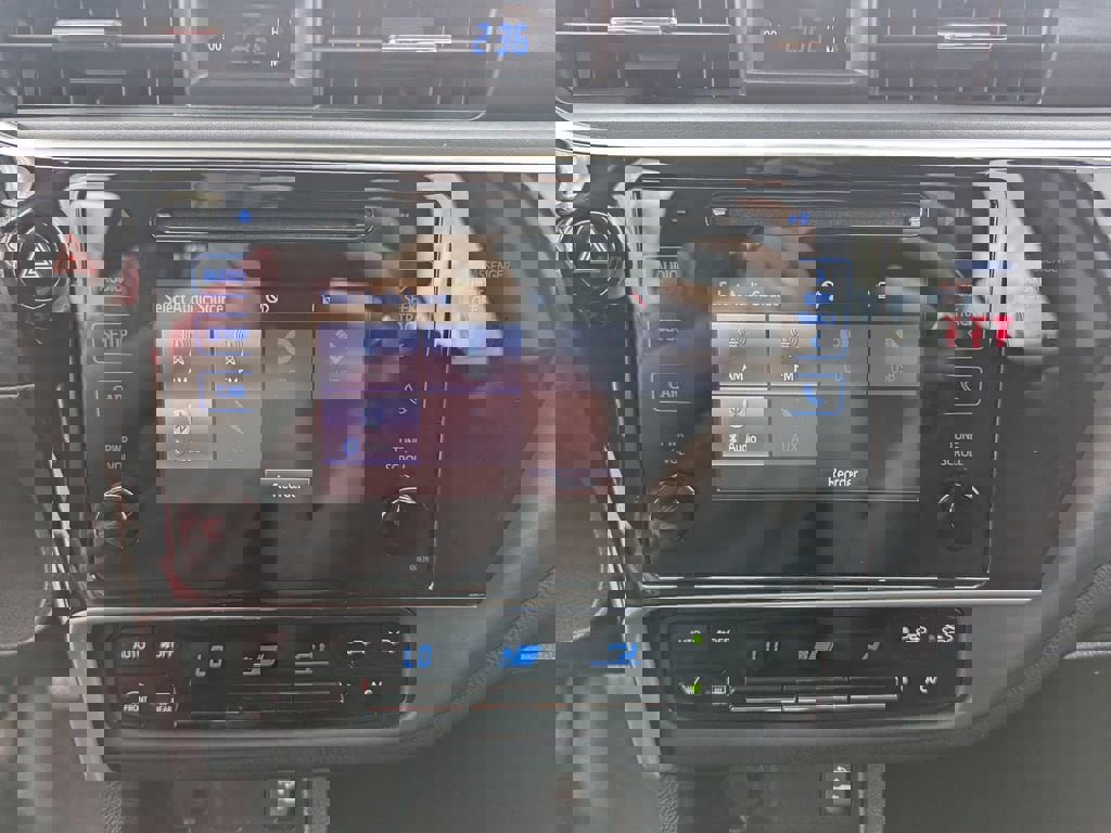 Used 2018 Toyota Corolla LE image 17