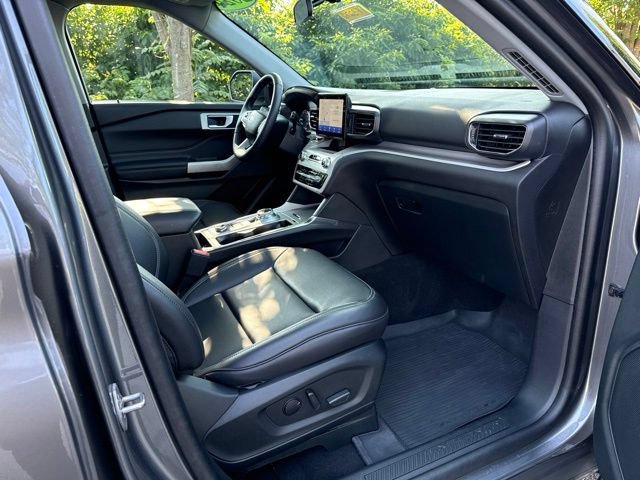 Used 2024 Ford Explorer XLT w/ Equipment Group 202A AWD/4WD image 34