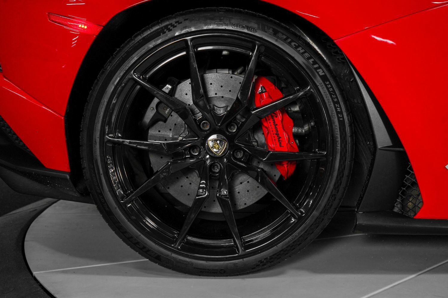 Used 2018 Lamborghini Aventador S image 26