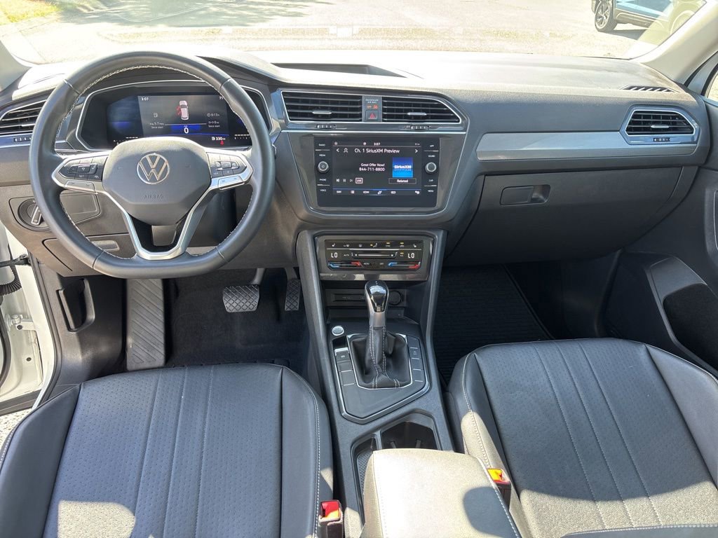 Used 2022 Volkswagen Tiguan SE w/ Panoramic Sunroof Package image 26