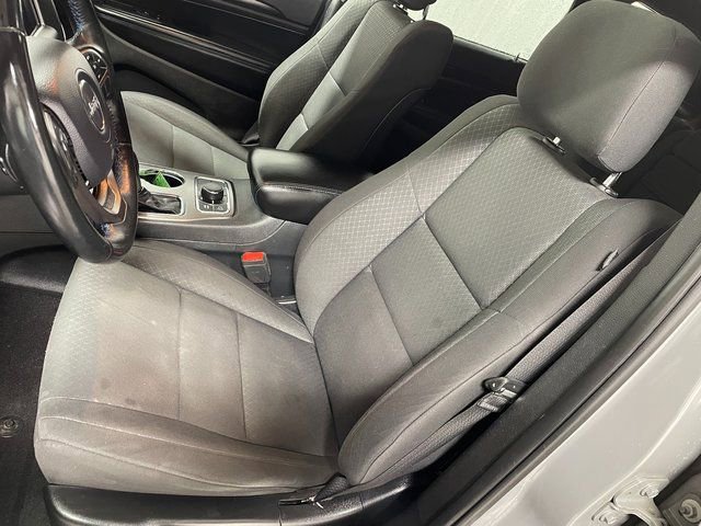 Used 2019 Jeep Grand Cherokee Laredo AWD/4WD image 12