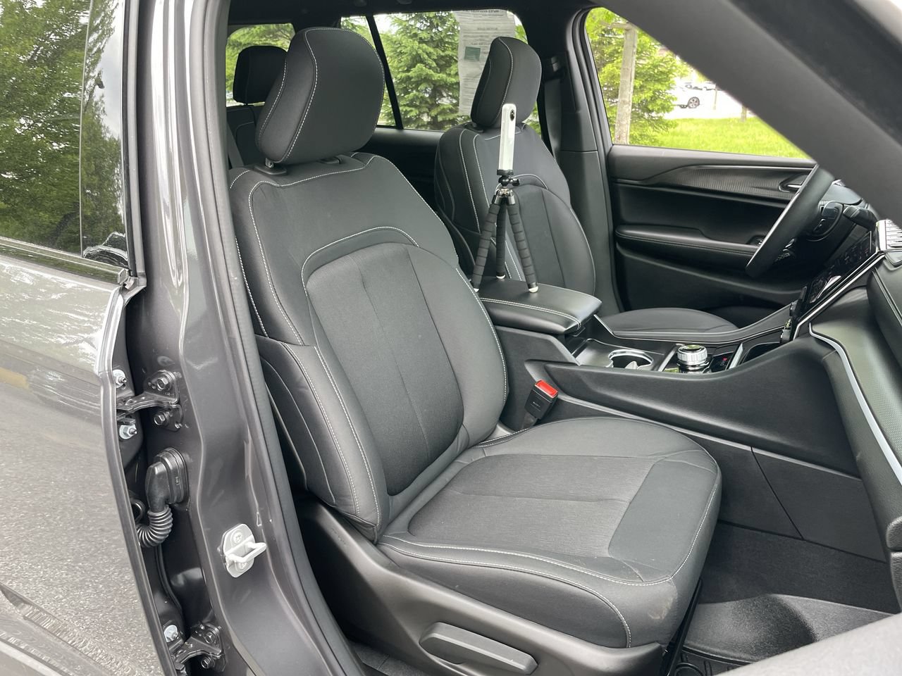 Used 2025 Jeep Grand Cherokee Laredo X AWD/4WD image 40