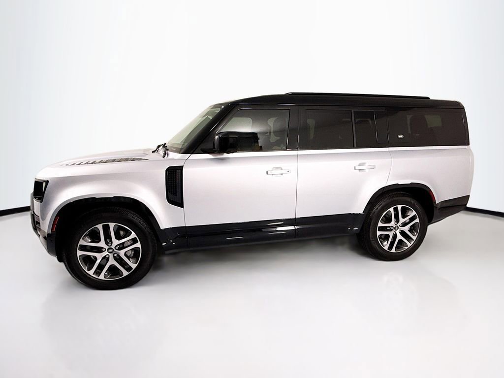 Used 2024 Land Rover Defender 130 X-Dynamic SE image 8