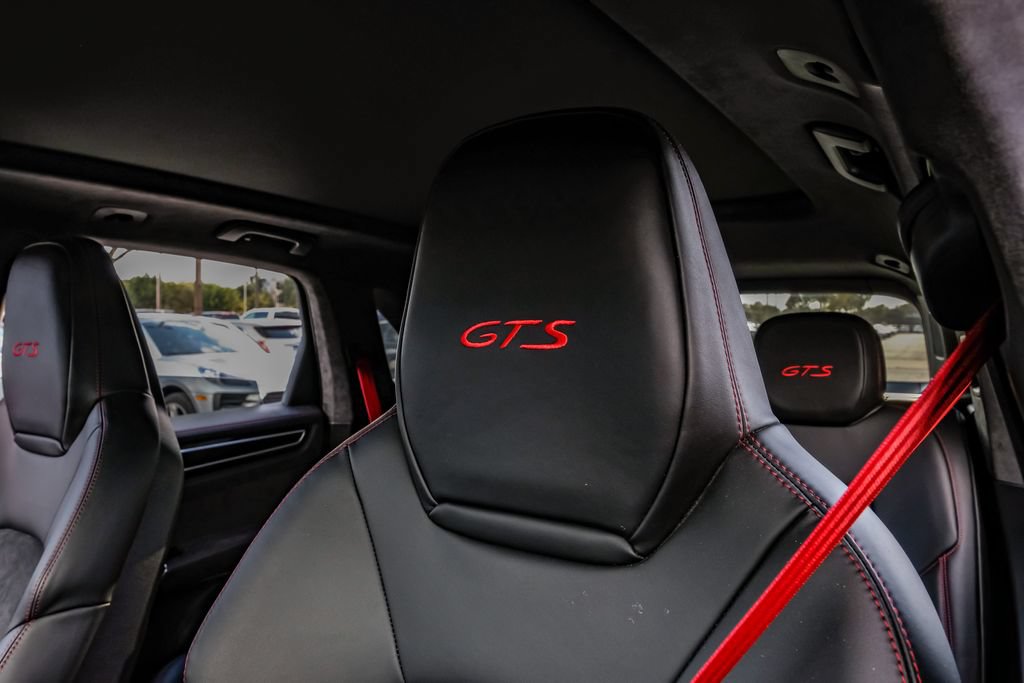 Used 2022 Porsche Cayenne GTS AWD/4WD image 38