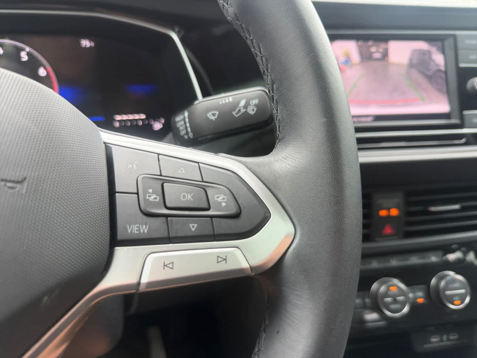 Used 2024 Volkswagen Jetta SE w/ Panoramic Sunroof Package FWD image 30