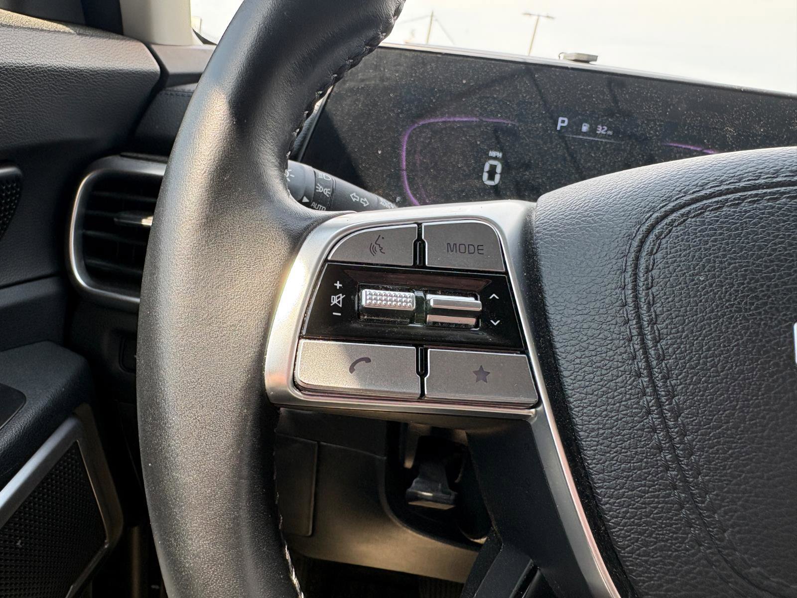 Used 2024 Kia Telluride LX image 29