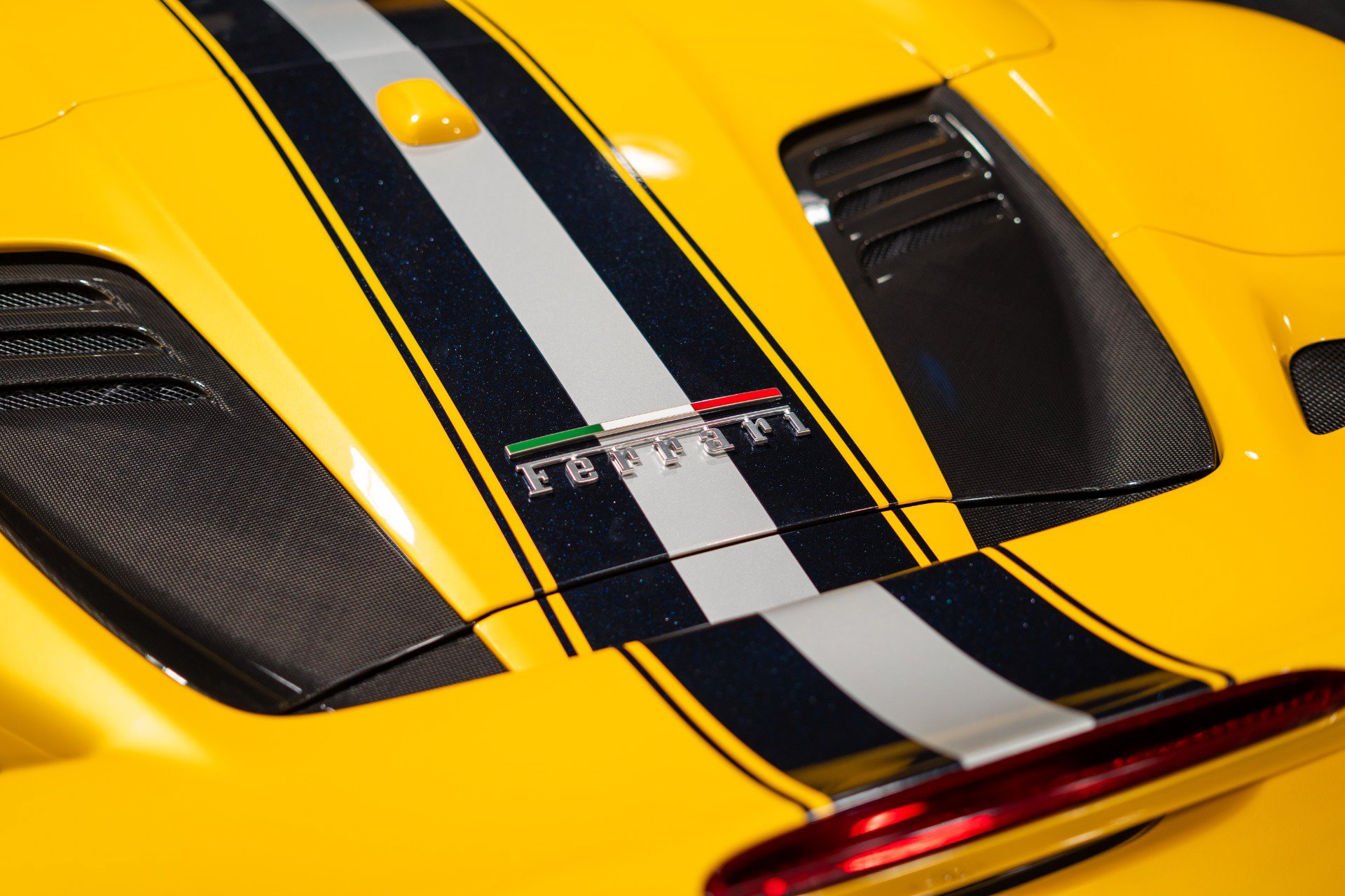 Used 2021 Ferrari F8 Tributo RWD image 13