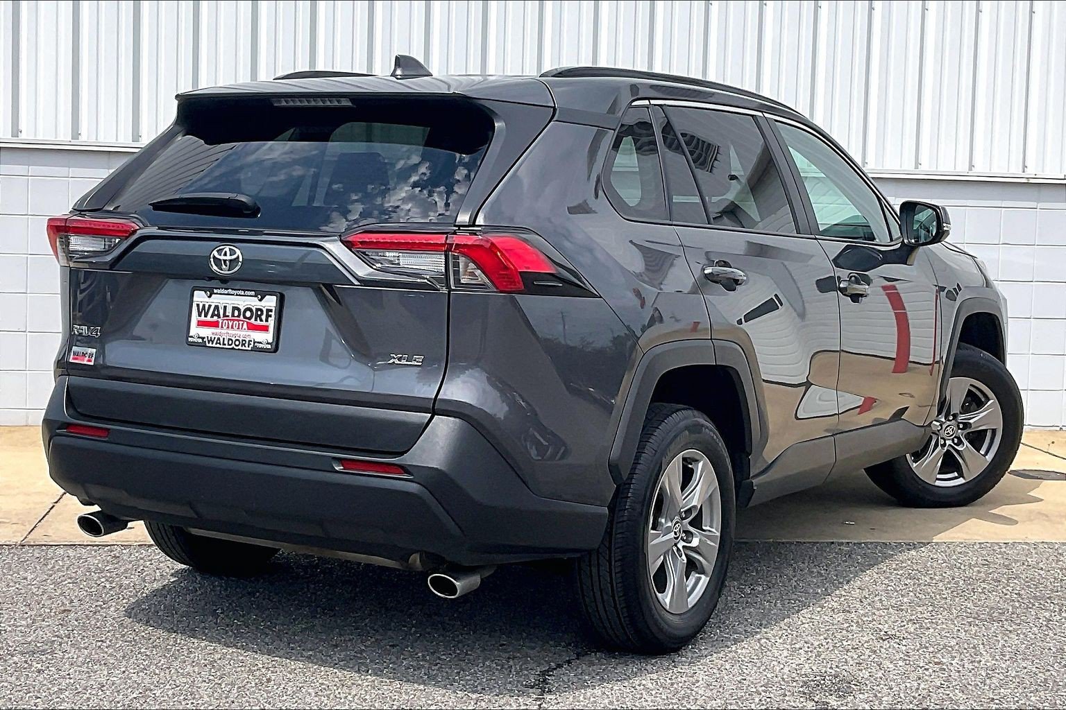 Used 2024 Toyota RAV4 XLE FWD image 17