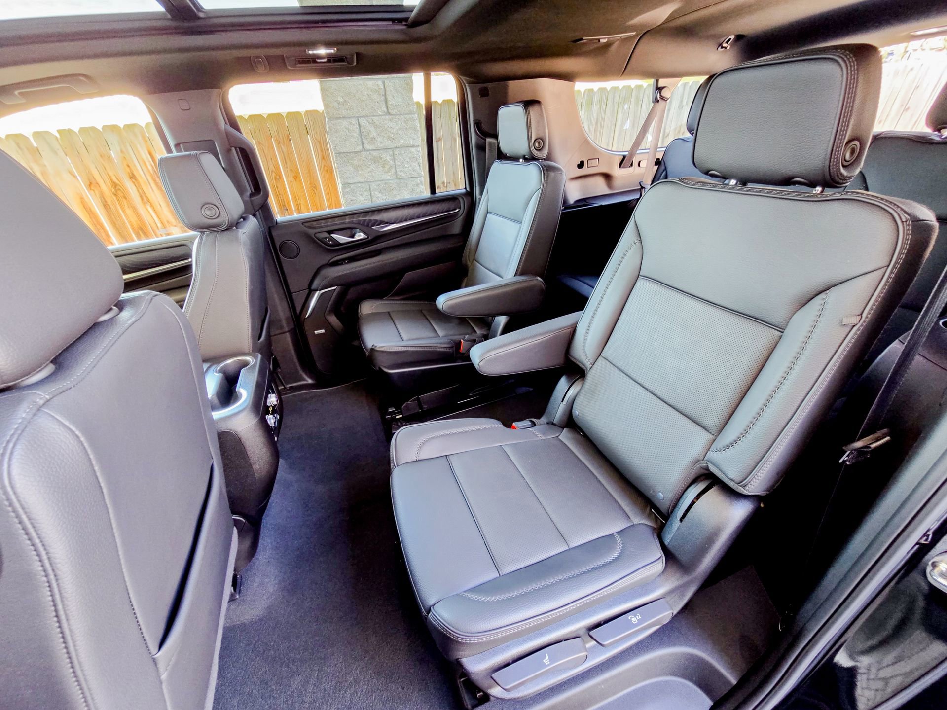 Used 2024 GMC Yukon XL Denali image 27