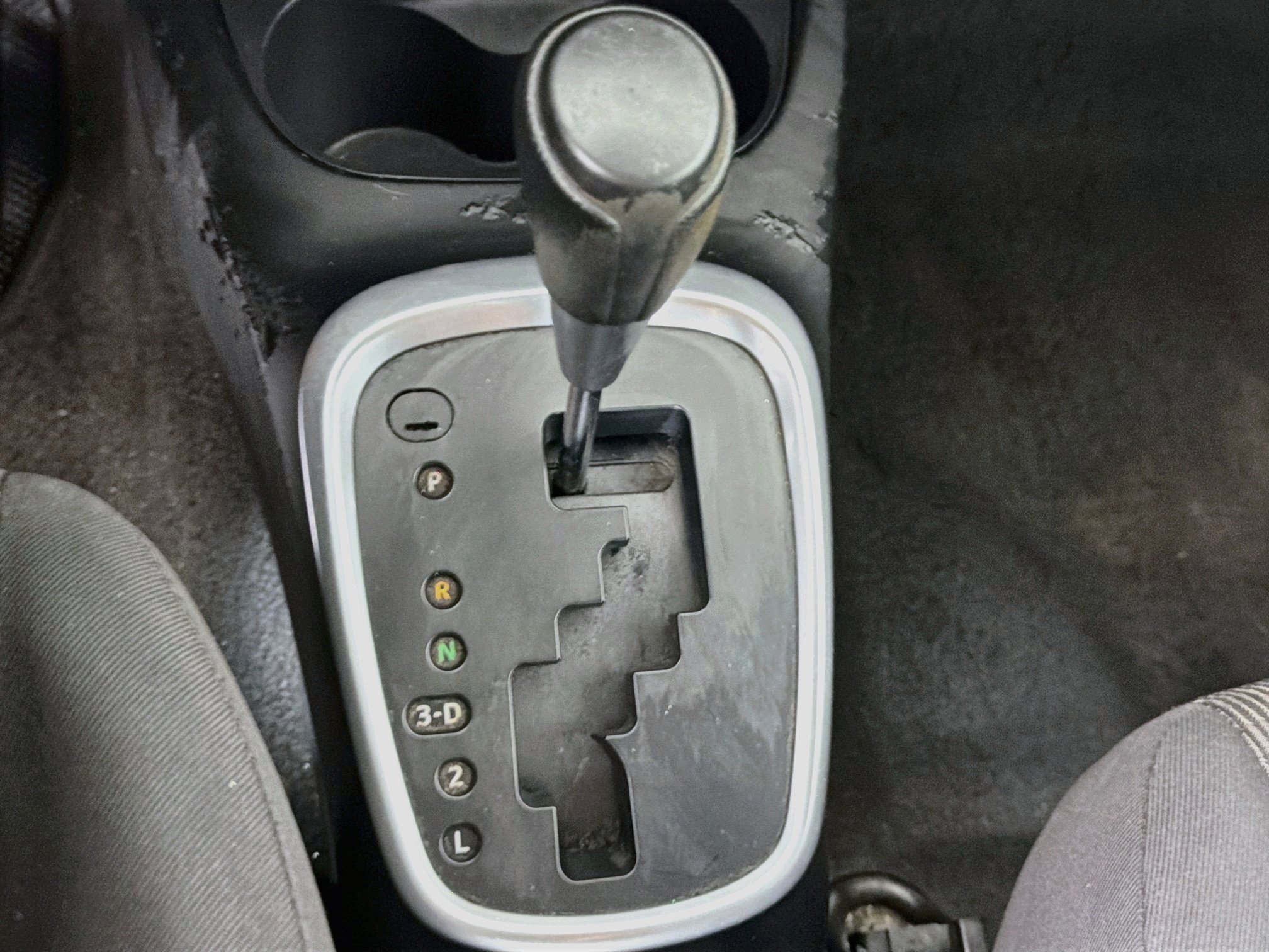 Used 2017 Toyota Yaris L w/ Carpet Mat Package FWD image 22