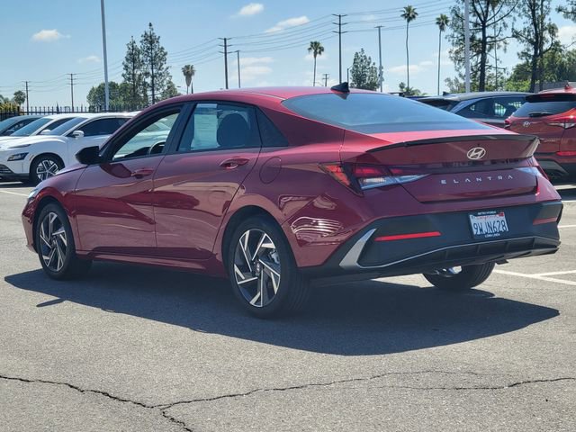 Used 2025 Hyundai Elantra Sport image 3