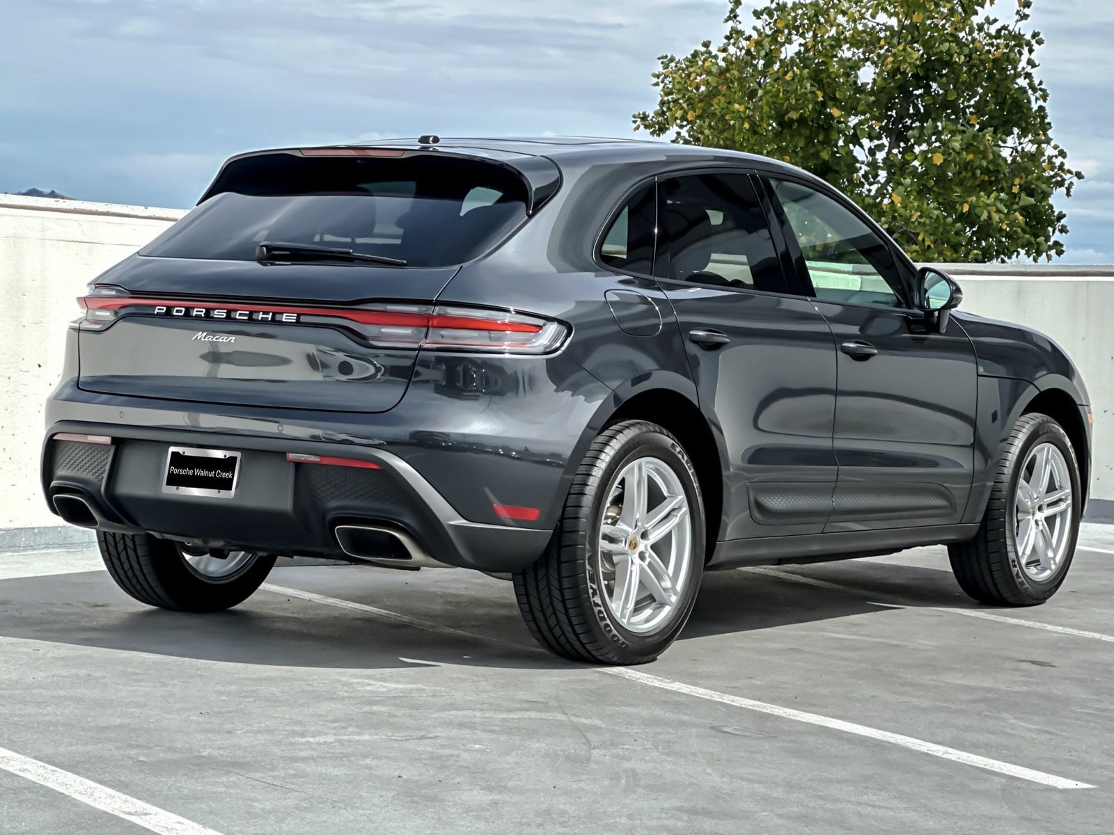 Certified 2026 Porsche Macan AWD/4WD image 9