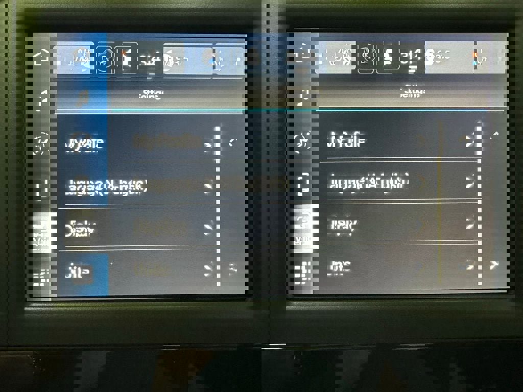 Used 2023 Chrysler Voyager LX image 30