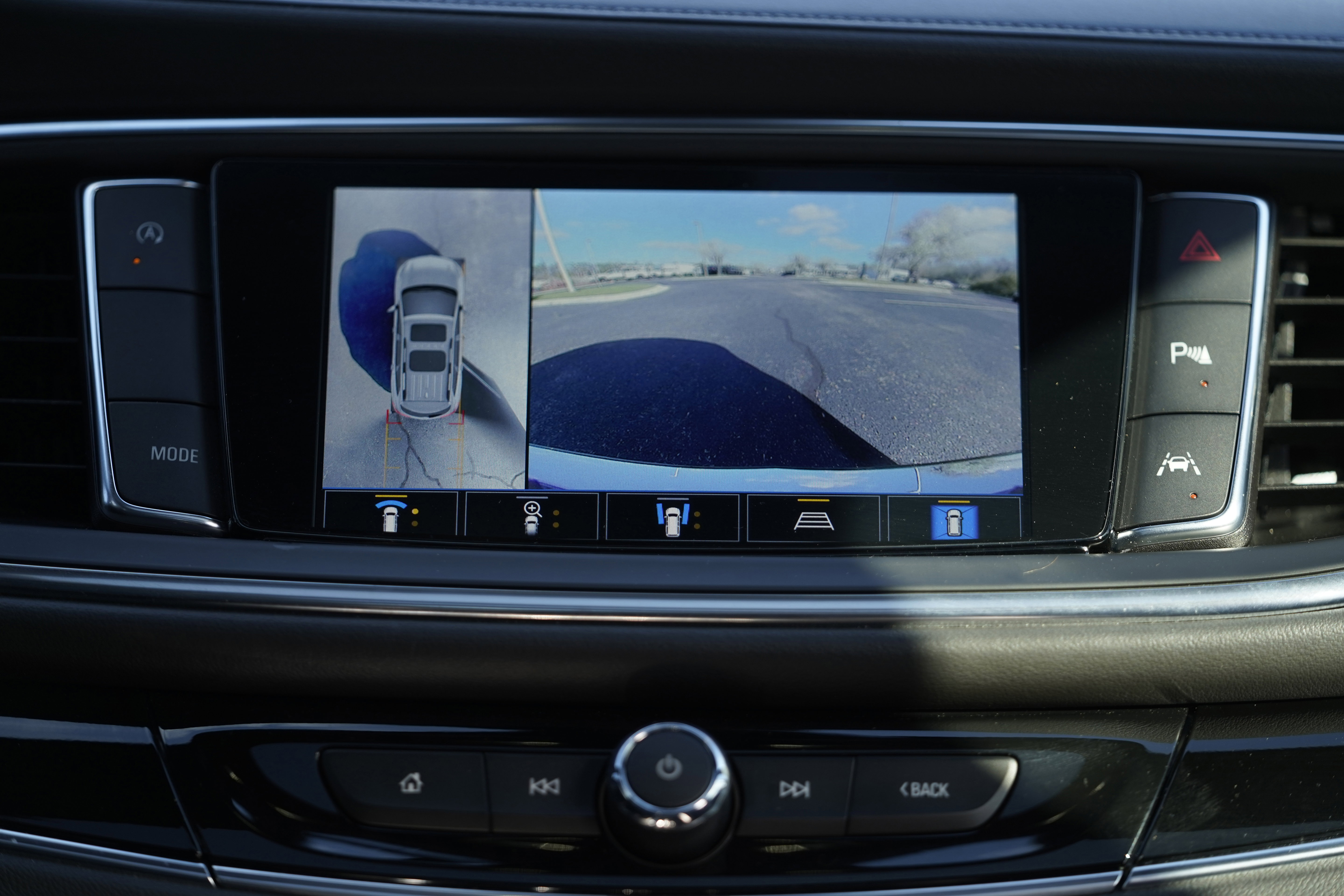 Used 2024 Buick Enclave Avenir w/ Avenir Technology Package image 30