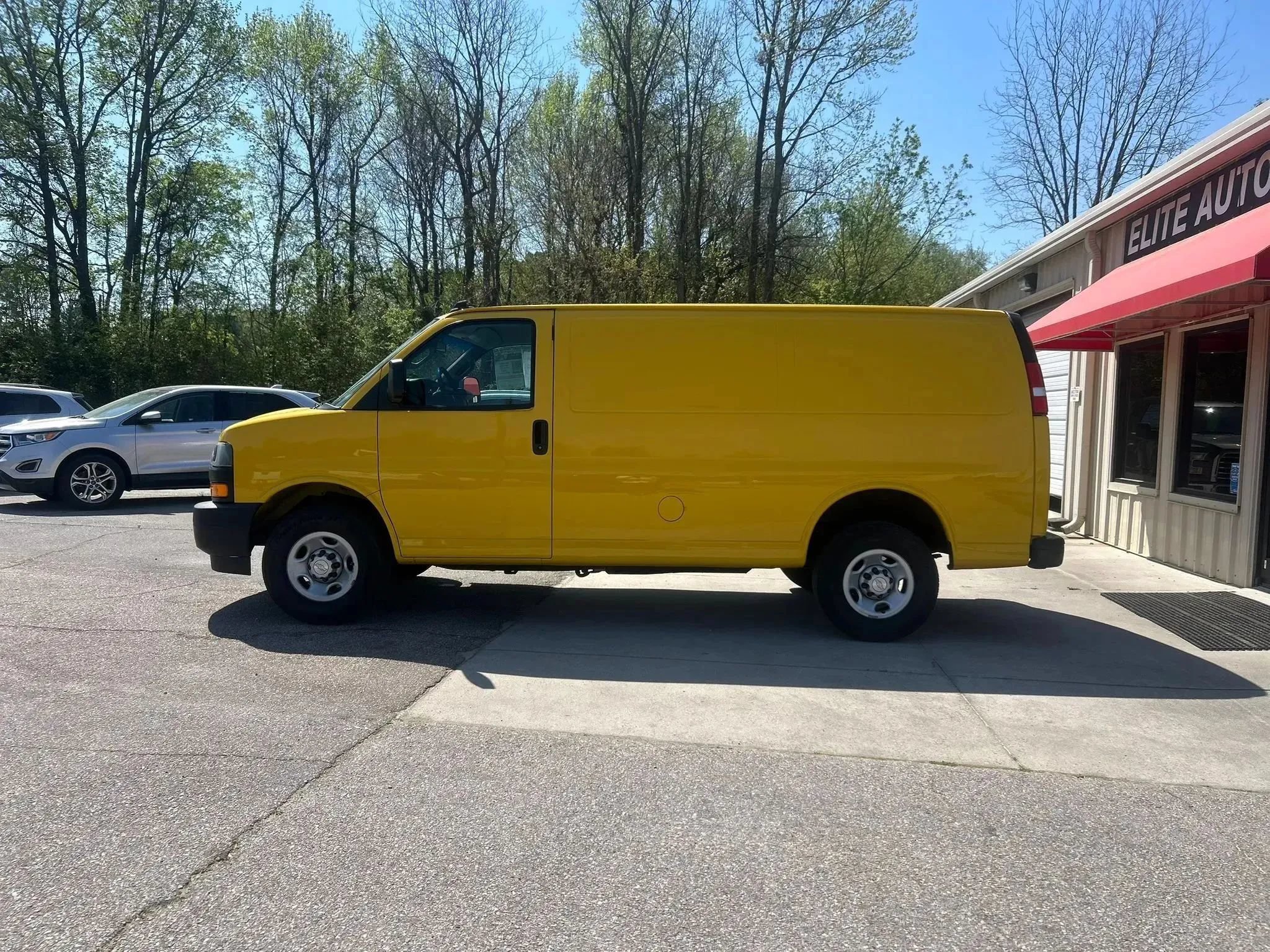 Used 2023 Chevrolet Express 2500 RWD image 9