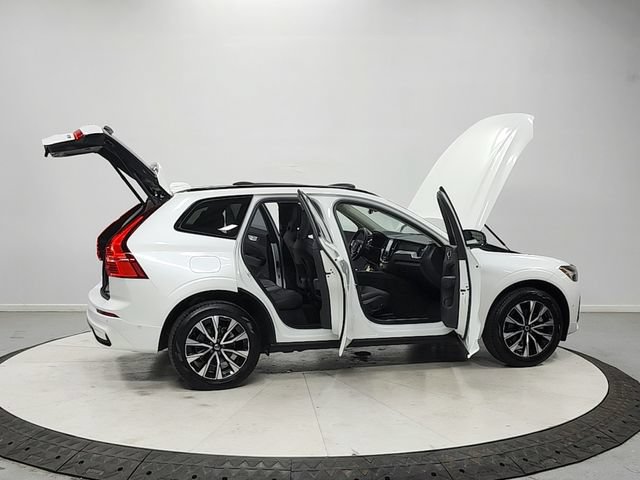 Used 2025 Volvo XC60 B5 Plus AWD/4WD image 16
