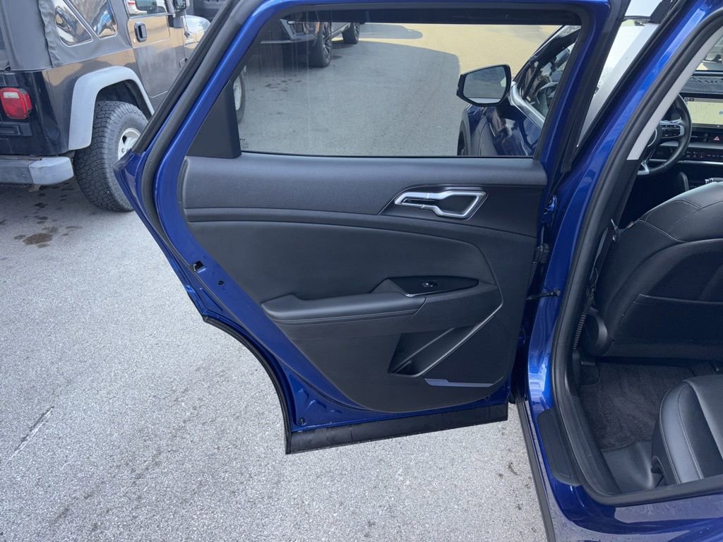 Used 2023 Kia Sportage EX FWD image 32