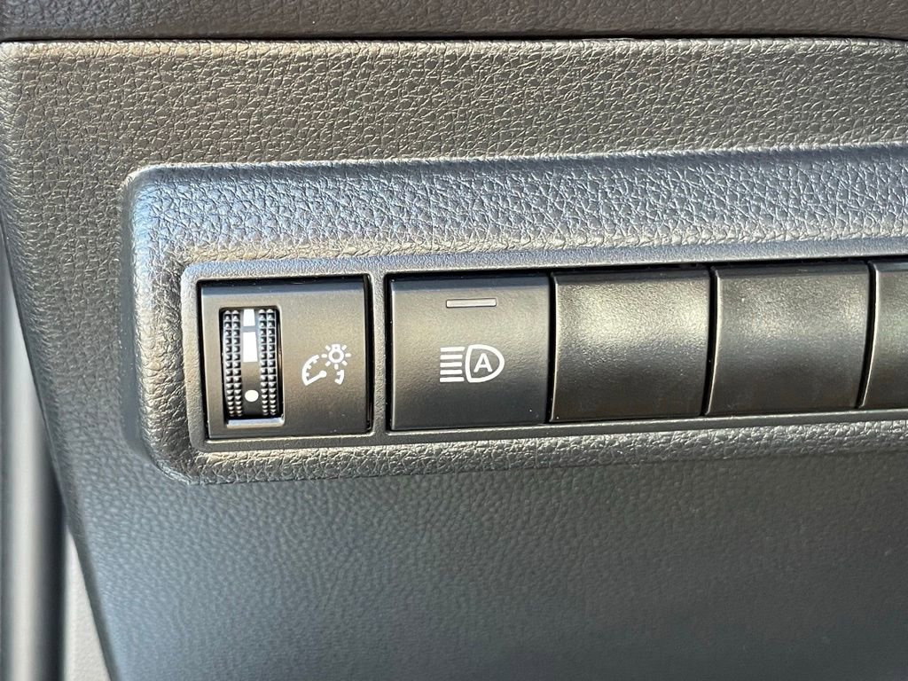 Used 2024 Toyota Corolla SE Nightshade image 15
