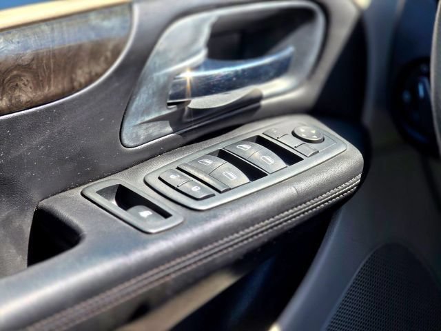 Used 2013 Dodge Grand Caravan SXT FWD image 23