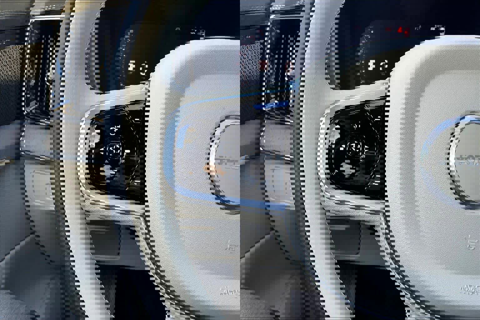 New 2026 Volvo XC90 T8 Ultra image 17