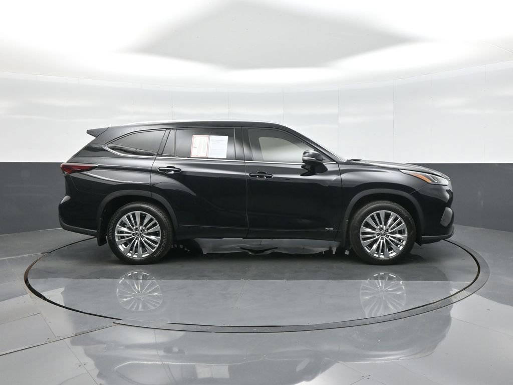 Certified 2025 Toyota Highlander Platinum AWD/4WD image 10