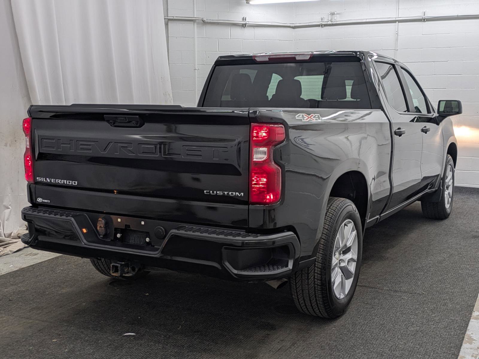 Used 2024 Chevrolet Silverado 1500 Custom image 3