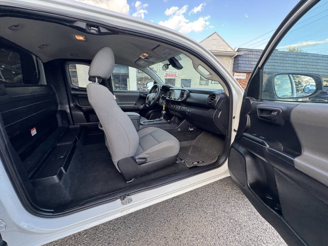 Used 2020 Toyota Tacoma SR image 60