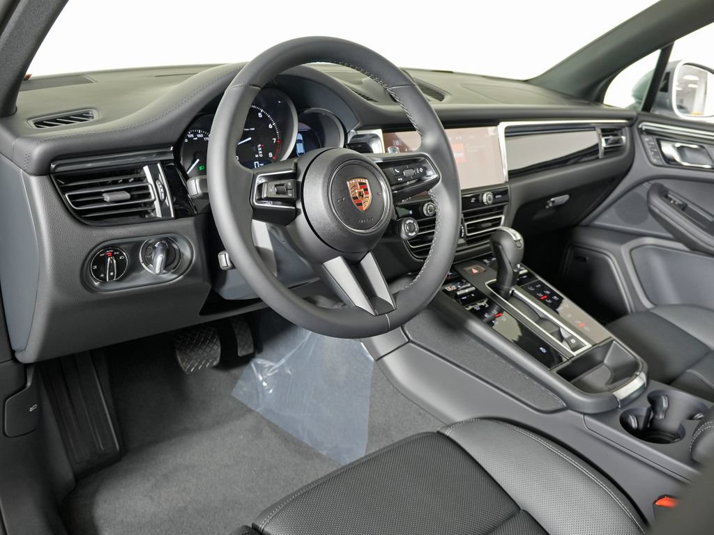 New 2026 Porsche Macan AWD/4WD image 4