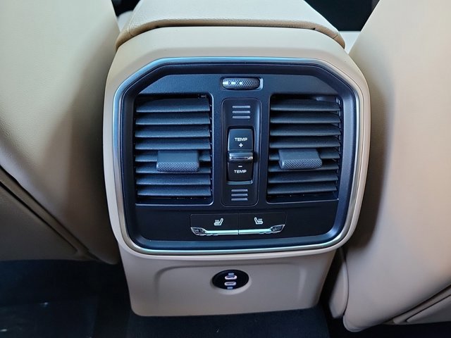 Used 2025 Porsche Macan image 19
