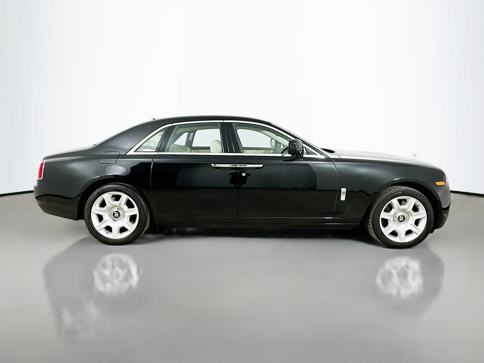 Used 2010 Rolls-Royce Ghost RWD image 4