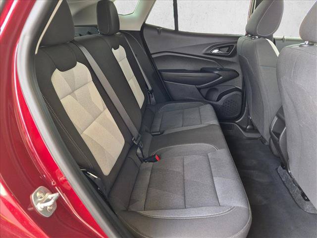 Used 2025 Chevrolet Trax LS w/ LS Convenience Package FWD image 19