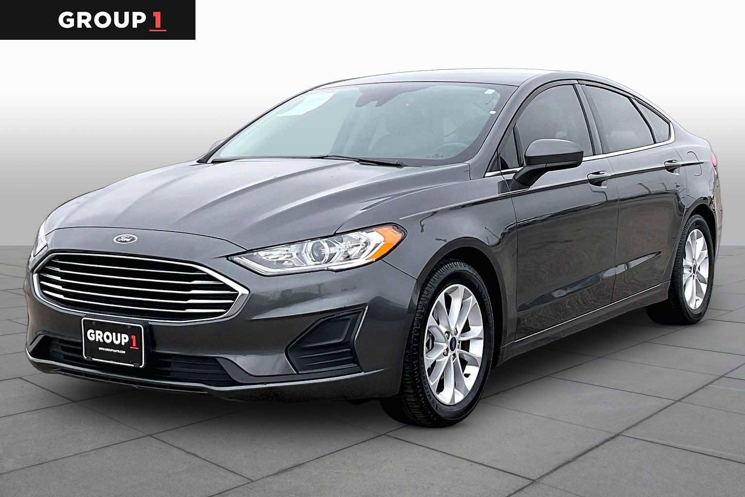 Used 2019 Ford Fusion SE FWD image 1
