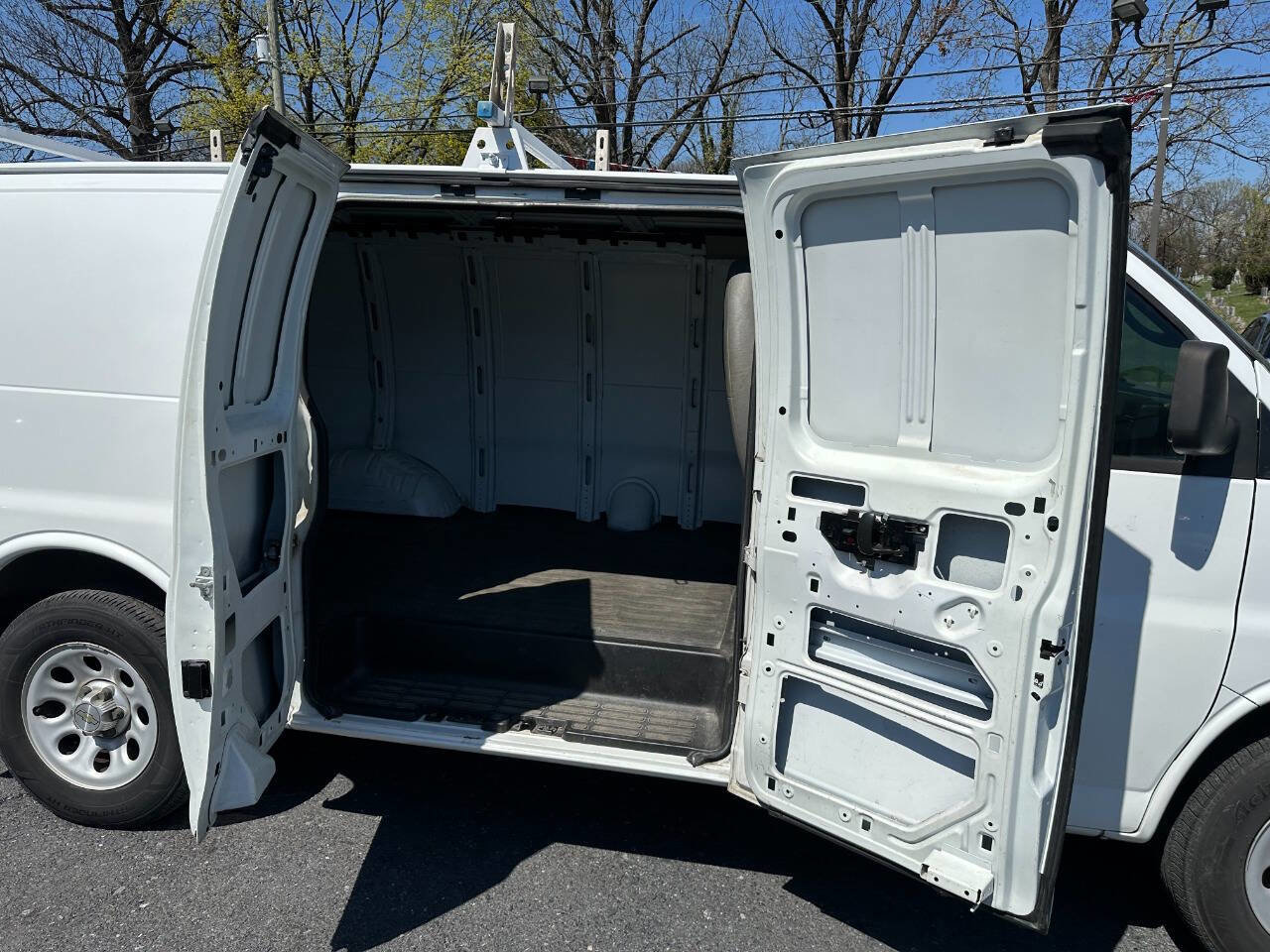 Used 2012 Chevrolet Express 1500 image 24