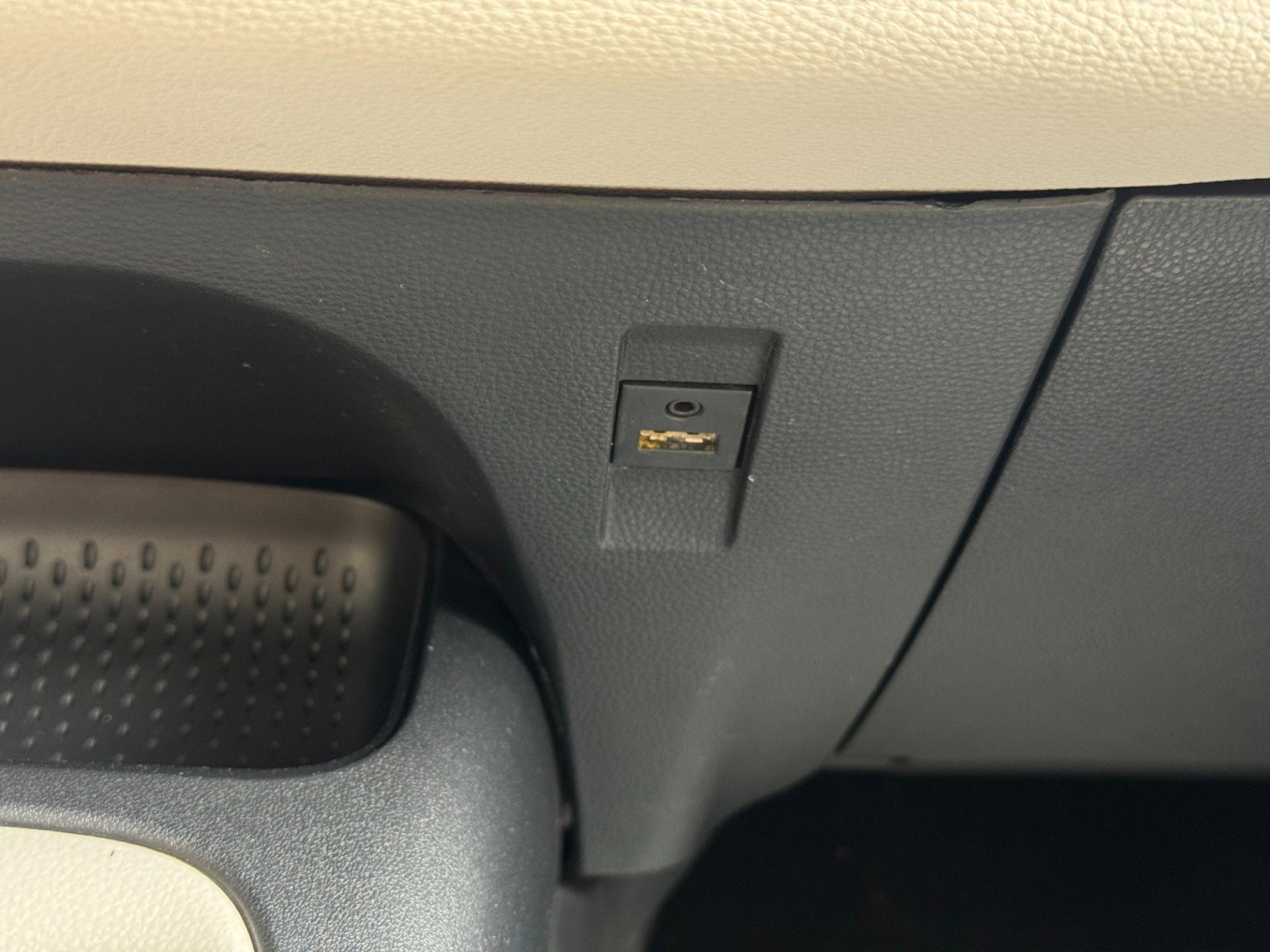 Used 2020 Toyota Corolla LE FWD image 25