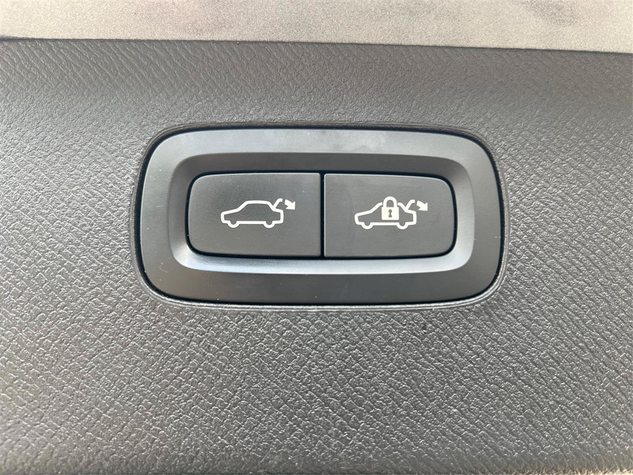 Used 2019 Volvo XC90 T5 Momentum AWD/4WD image 23
