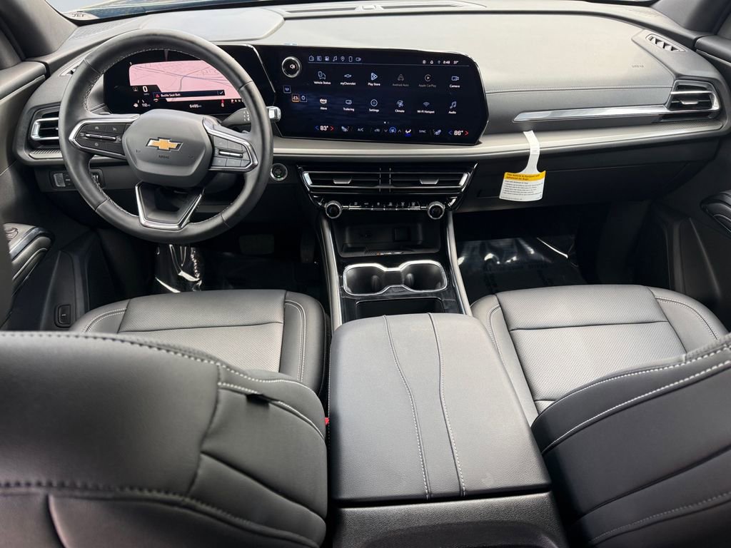 Used 2025 Chevrolet Traverse LT w/ Driver Confidence Package image 10