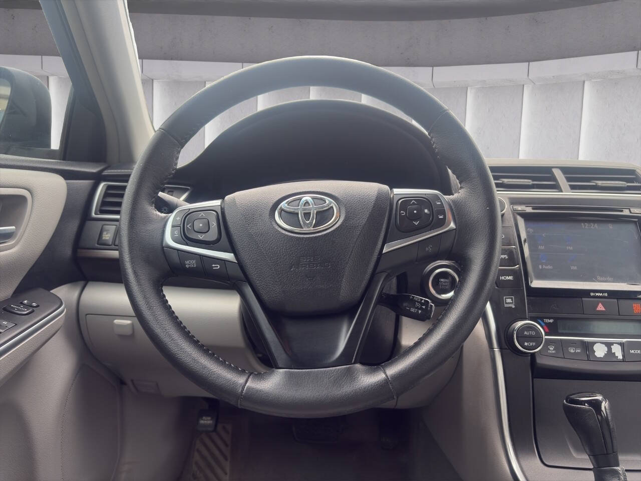 Used 2016 Toyota Camry XLE FWD image 13