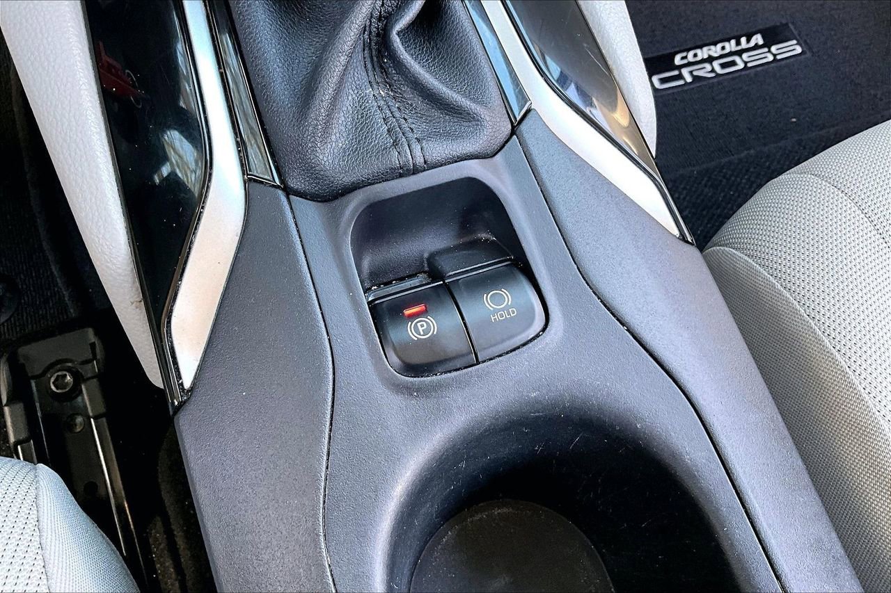 Used 2023 Toyota Corolla Cross L image 25