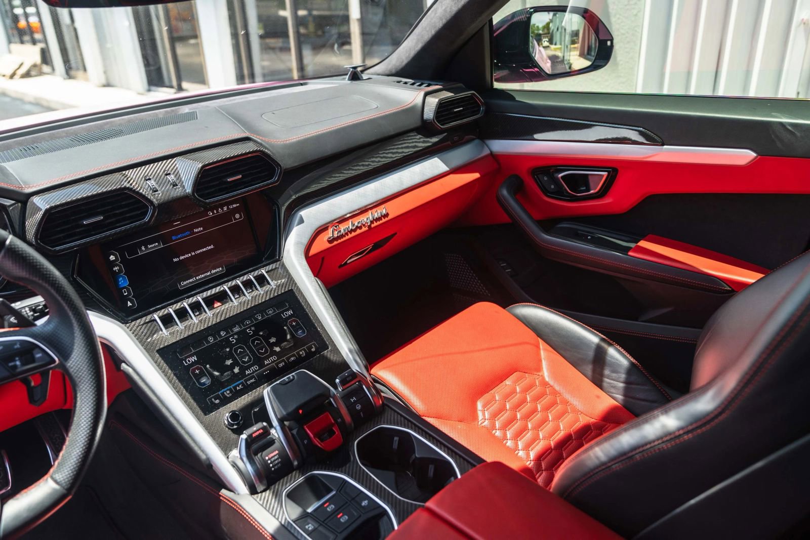 Used 2020 Lamborghini Urus AWD/4WD image 43