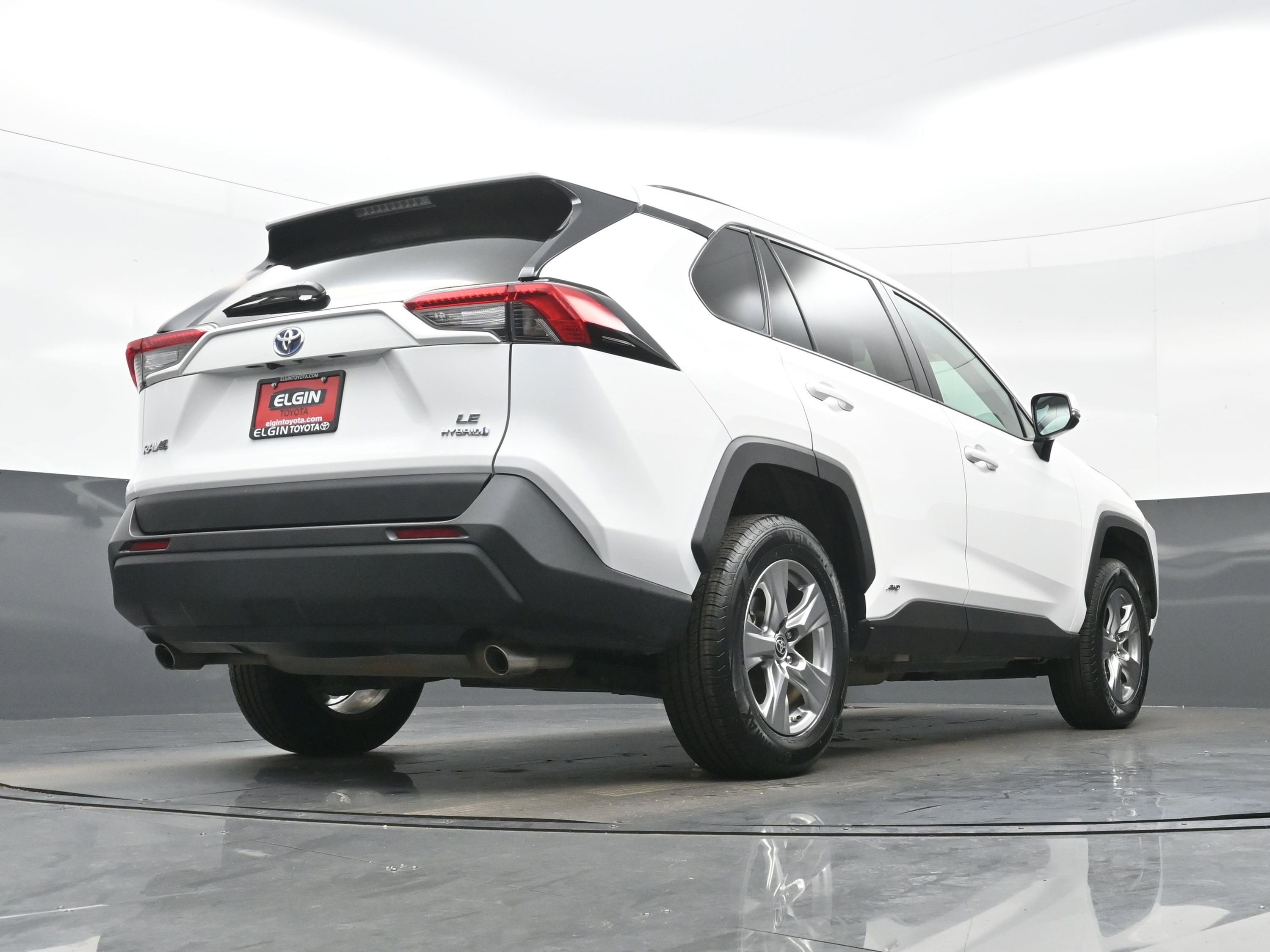 Used 2024 Toyota RAV4 LE AWD/4WD image 29